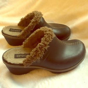 Crocs brown fuzzy faux fur lined clogs w/ heel